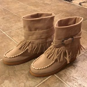 Size 8 fringe boots